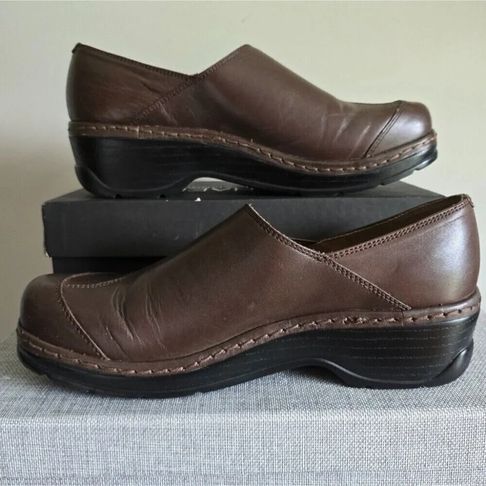 Klogs Clogs Women's Brown Uniform Work Shoes 11 Buckle Slip Resistant Nurse - Picture 2 of 11
